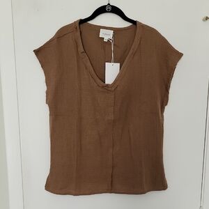 Andree By Unit Mocha Linen-like V Top NWT